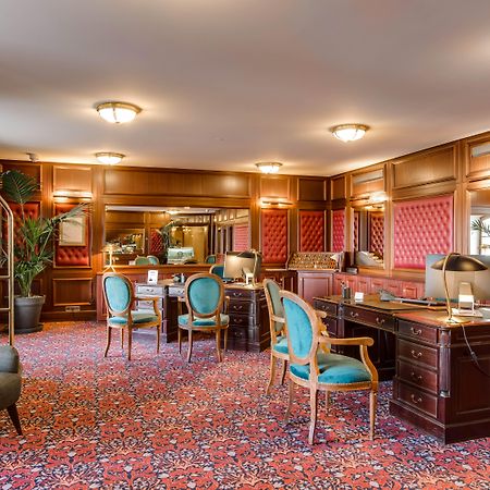 Le Palace De Menthon Eksteriør billede The hotel's lobby
