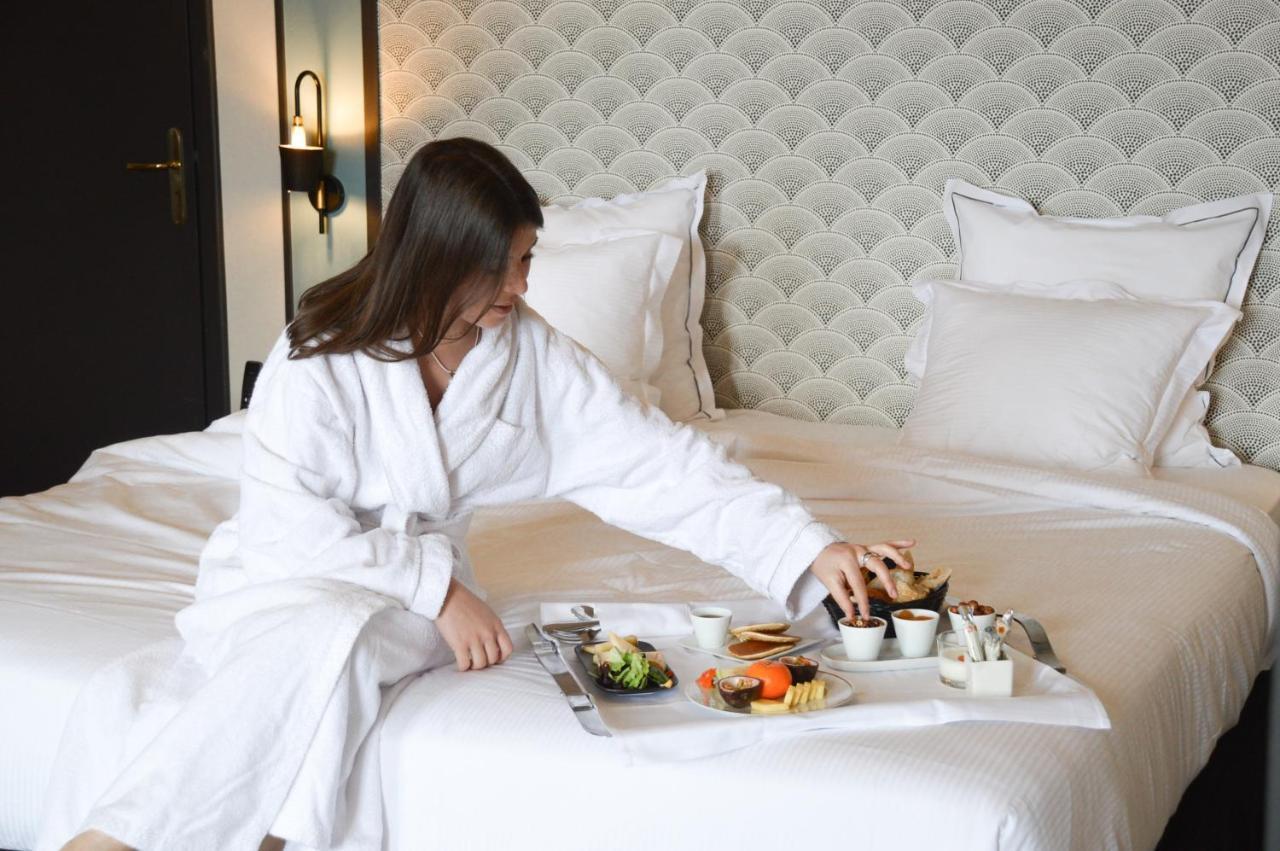 Le Palace De Menthon Eksteriør billede Room service