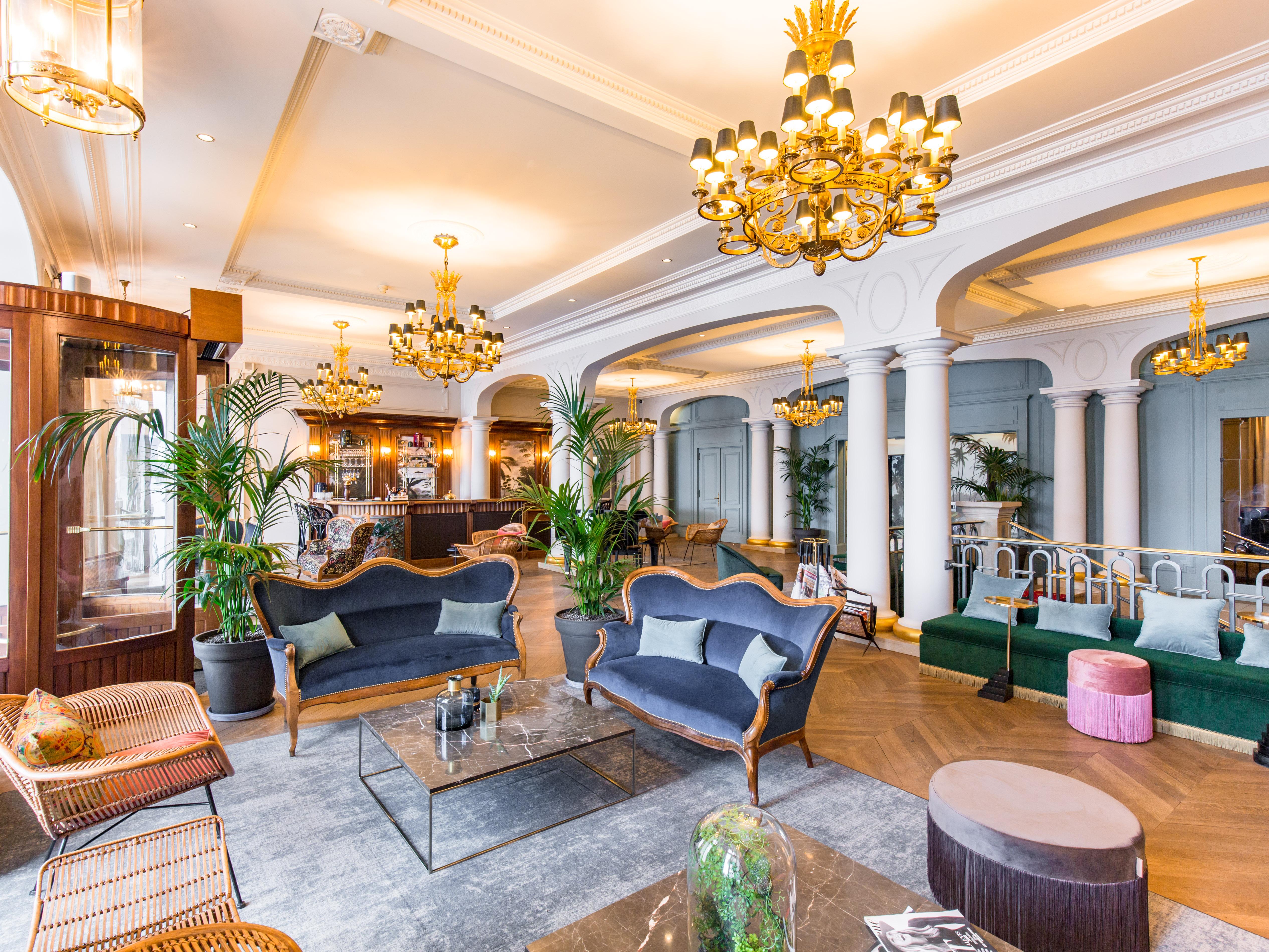 Le Palace De Menthon Eksteriør billede The lobby of the hotel