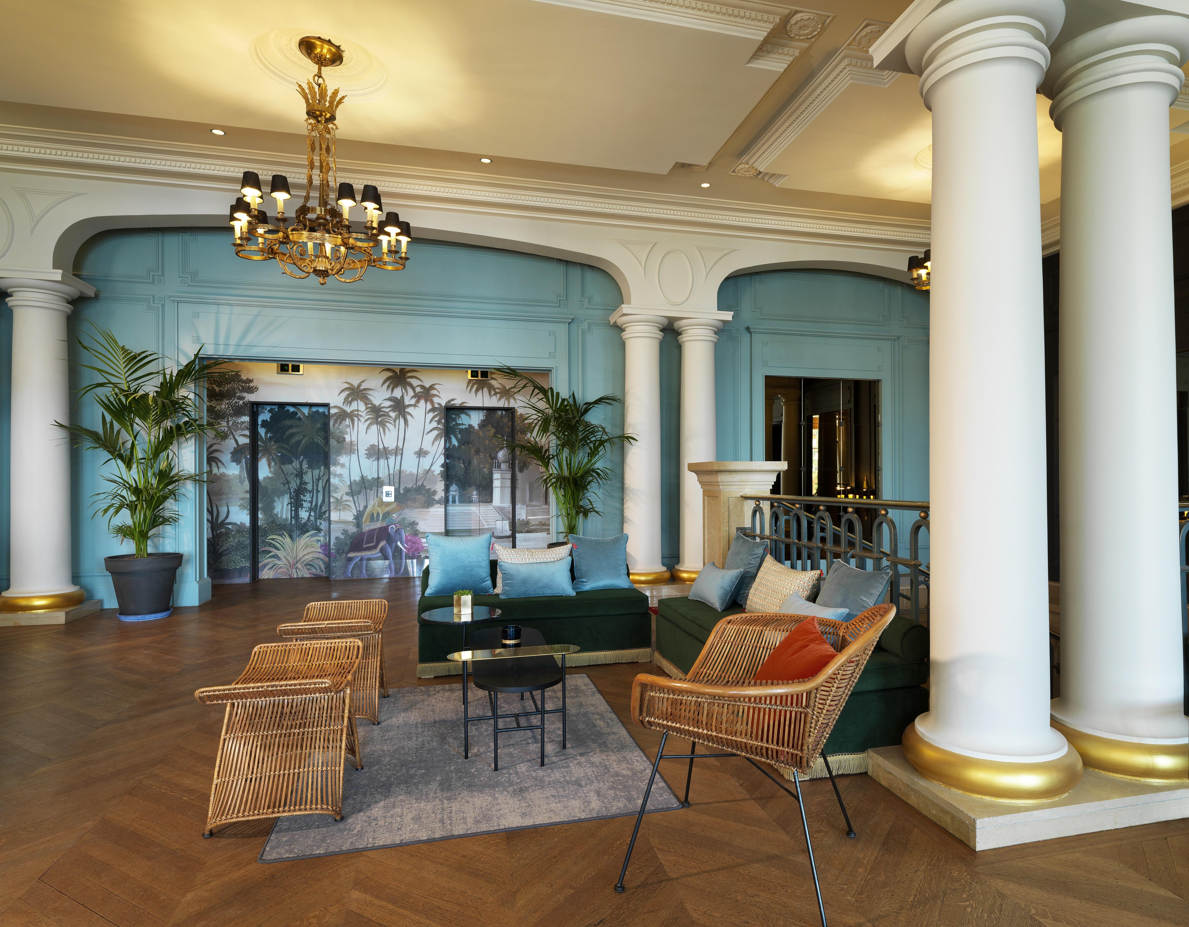 Le Palace De Menthon Eksteriør billede The lobby of the hotel