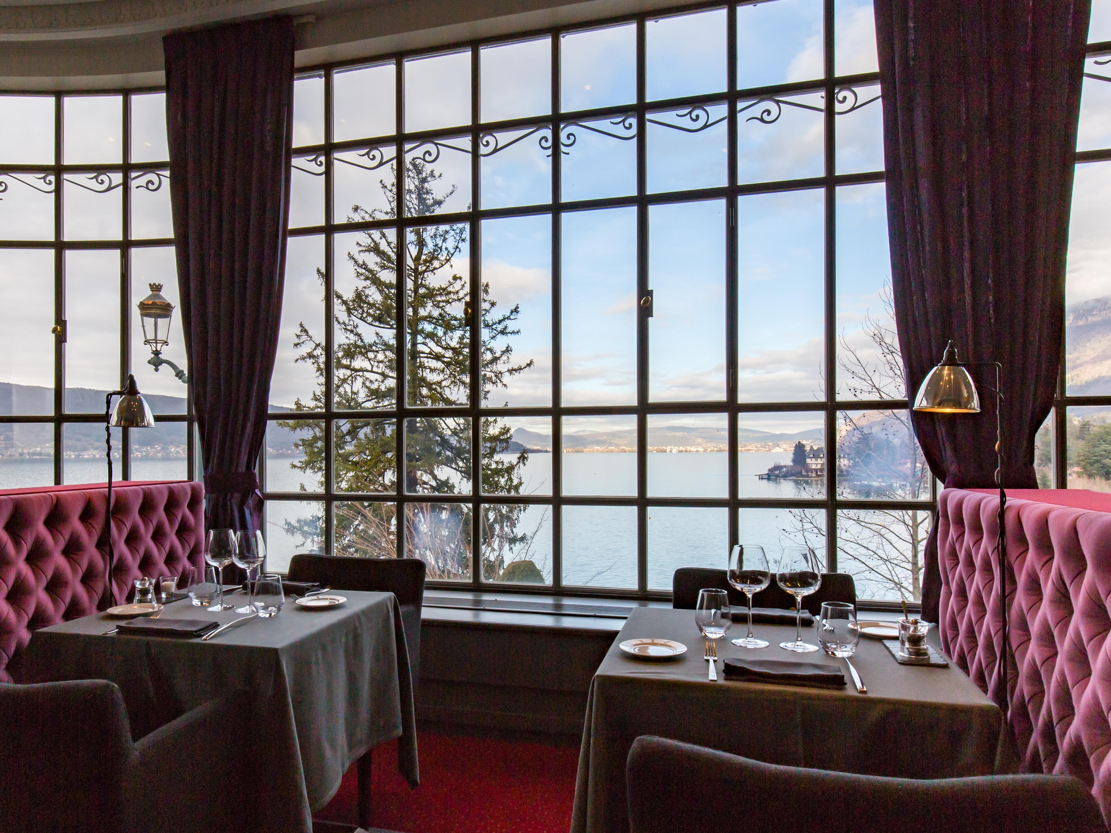 Le Palace De Menthon Eksteriør billede Restaurant