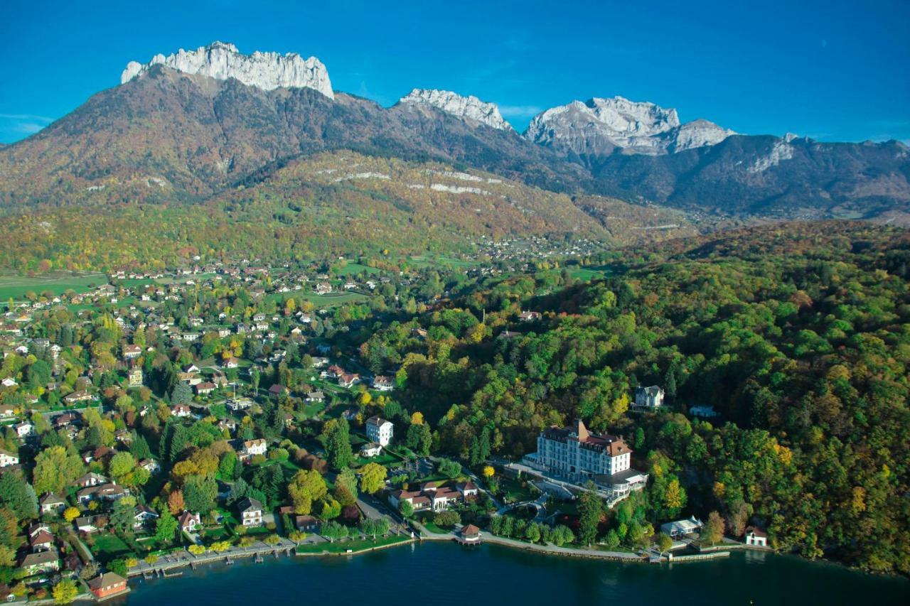 Le Palace De Menthon Eksteriør billede An aerial view of Montreux