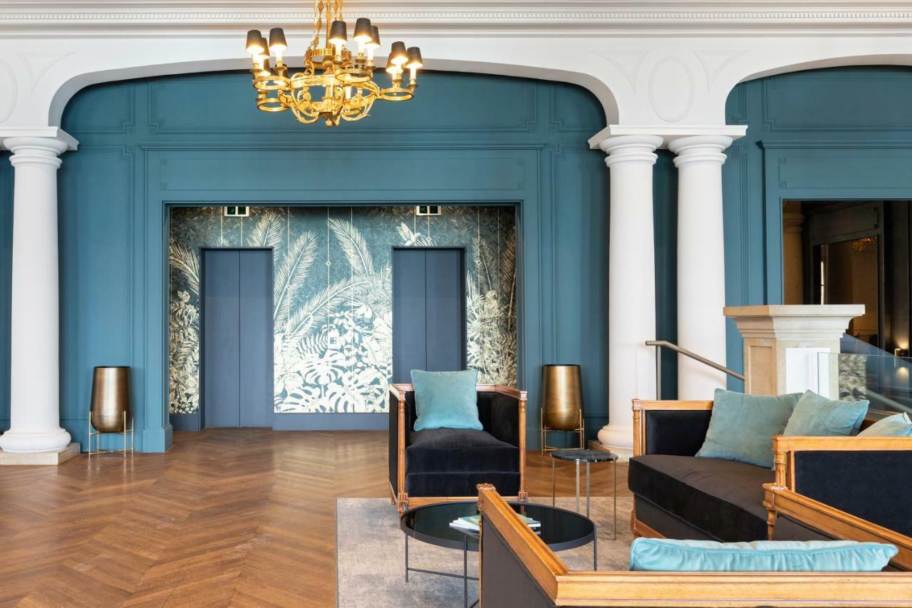 Le Palace De Menthon Eksteriør billede The lobby of the hotel